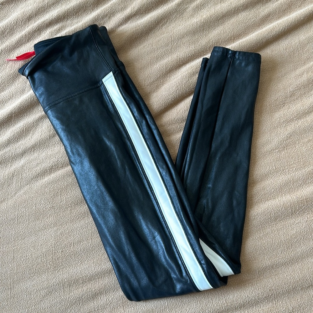 SPANX - Small leggings with white stripe down side